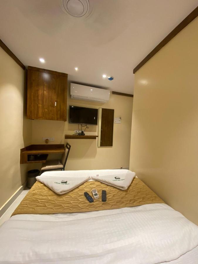 Garden Creek Residency - Near To Mumbai International Airport Hotel Exterior photo