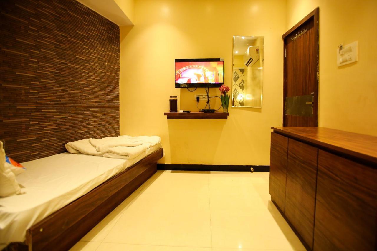 Garden Creek Residency - Near To Mumbai International Airport Hotel Exterior photo